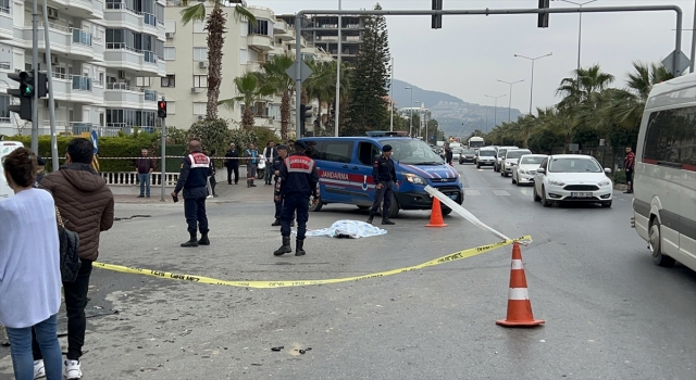 Alanya’da trafik kazasında depremzede 3 kişi öldü, 4 kişi yaralandı
