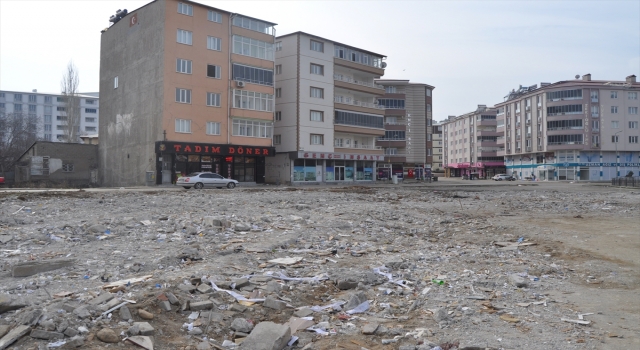 Afşin’de depremde yıkılan belediye hizmet binasının alanı meydana dönüştürülecek