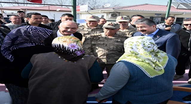 Jandarma Genel Komutanı Orgeneral Çetin, Osmaniye’de depremzedeleri ziyaret etti