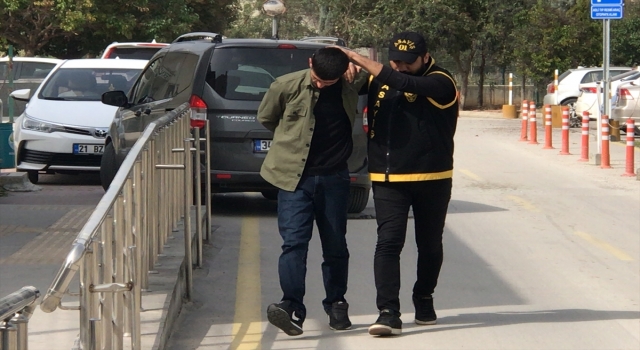 Adana’da husumetlisine ateş ederken olayla ilgisi olmayan 2 kişiyi yaralayan zanlı tutuklandı