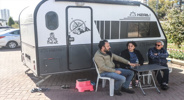 Nurdağı’ndan Mersin’e gelen depremzede aile karavanda yaşıyor