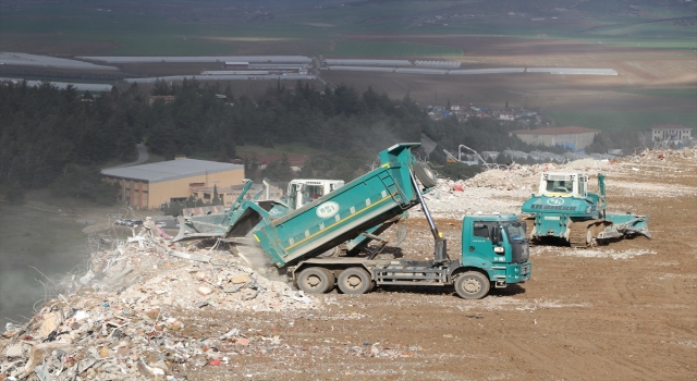 Kahramanmaraş’ta enkaz kaldırma çalışmaları hummalı şekilde sürüyor
