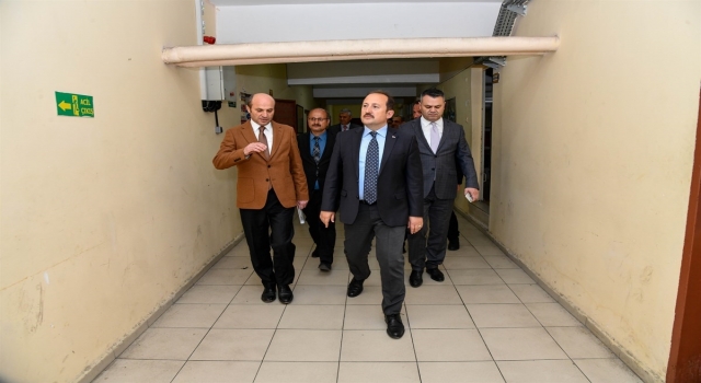 Mersin’de depremlerde hasar gören 76 okul boşaltıldı