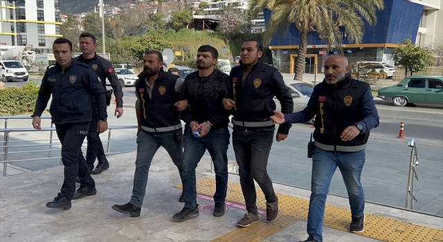 Alanya’da tartıştığı ev arkadaşını satırla öldüren zanlı tutuklandı