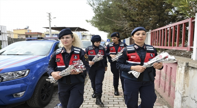 Kahramanmaraş’ta kadın astsubaylardan depremzede kadınlara 8 Mart sürprizi