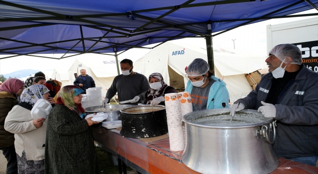 Kahramanmaraşlı depremzede çift barındıkları çadır kentte iş sahibi oldu