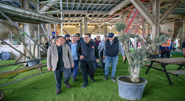 Bakan Dönmez, İskenderun’da depremzedelerin barınacağı gemiyi inceledi