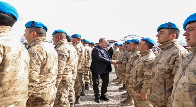 Bakan Çavuşoğlu’ndan Göksun’da Mehmetçiğin kurduğu Kırgız çadır kentine ziyaret