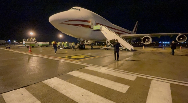 Pakistan’dan deprem bölgesine çadır taşıyan dördüncü uçak Adana’ya ulaştı