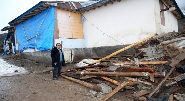 Göksun’un Bahçeobası mezrasındaki yarıklar ve yer kayması dronla görüntülendi 