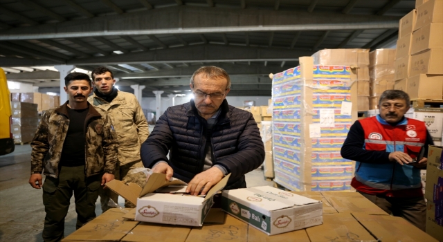 Kahramanmaraş’ta yaklaşık 3 bin tır yardım malzemesi afetzedelere ulaştırıldı