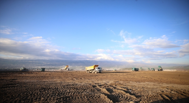 Kahramanmaraş’ta enkaz kaldırma çalışmaları sürüyor