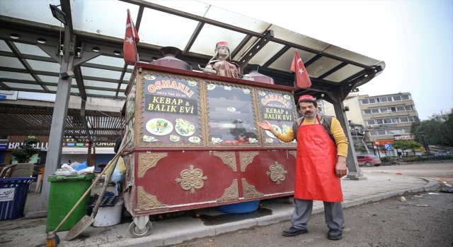 Antakyalı seyyar kebapçı 40 yıllık ekmek teknesiyle hizmete başladı