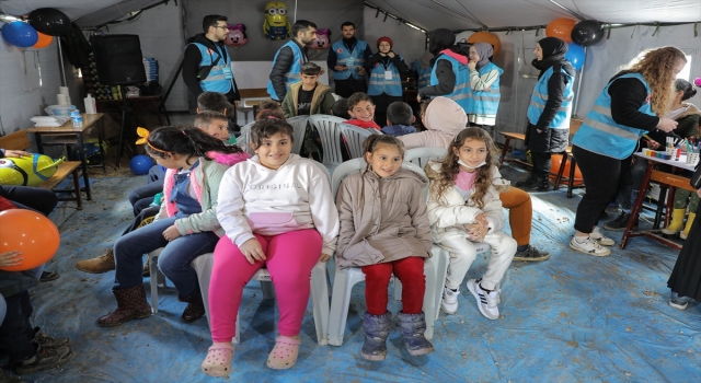 Hatay’da depremzede çocuklar çadır kentteki oyun alanlarında vakit geçiriyor