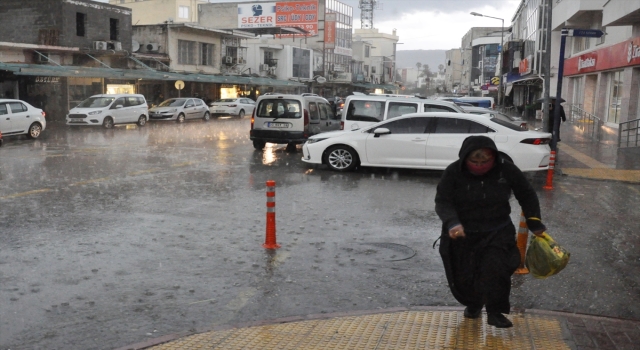 Mersin’de sağanak ve dolu etkili oldu