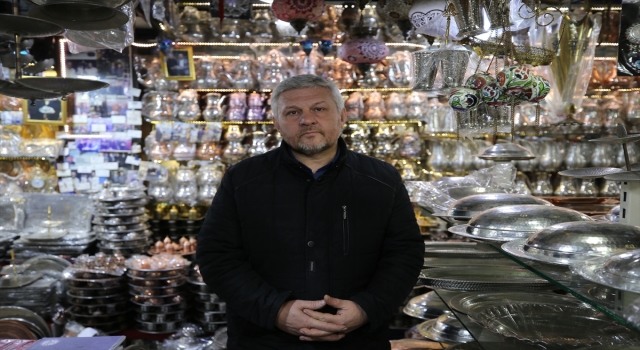 Bakır sattığı müşterileri fazla ödeme yapınca depremzede esnaf duygulandı