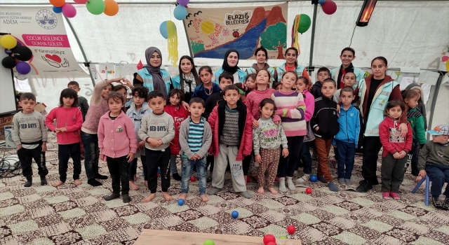 Elazığ depremini yaşayan sosyolog ve ekibi, Kahramanmaraş’ta afetzede çocukların yüzünü güldürüyor