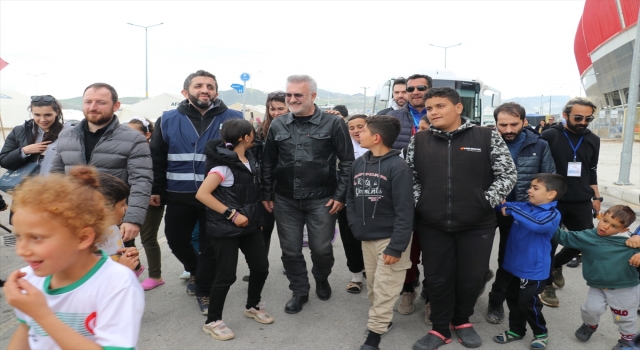 Oyuncu Tamer Karadağlı, Hatay’da depremzede çocuklarla bir araya geldi