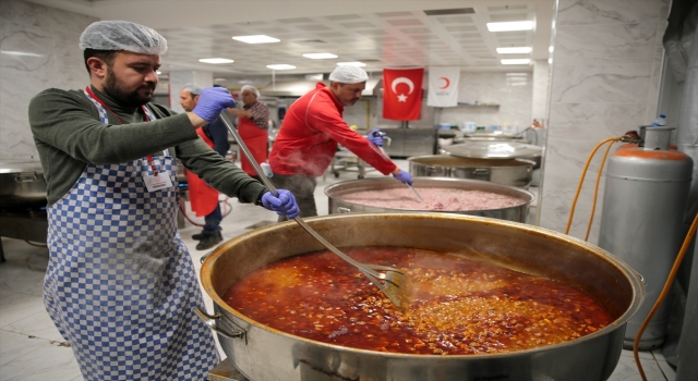 Türk Kızılay, depremin merkez üssü Pazarcık’ta 10 iftar çadırı kurdu