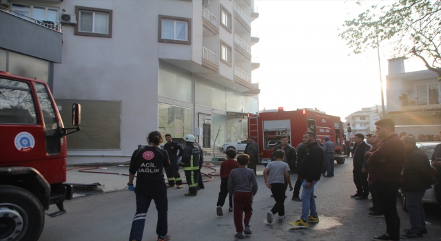 Antalya’da apartmanın otoparkında çıkan yangında 7 kişi dumandan etkilendi
