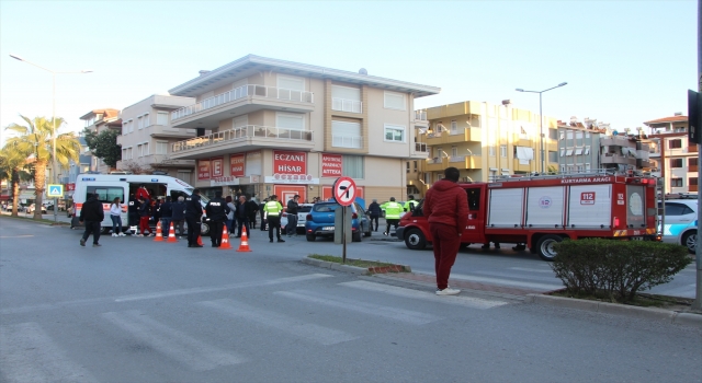 Antalya’da 2 otomobilin çarpıştığı kazada 3 kişi yaralandı