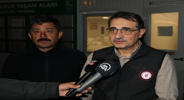 Enerji ve Tabii Kaynaklar Bakanı Fatih Dönmez, İskenderun’da depremzedelerle iftarda buluştu: