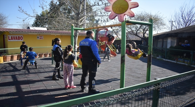 Tarsus Kaymakamı Kadir Sertel Otcu, çocuklarla bir araya geldi