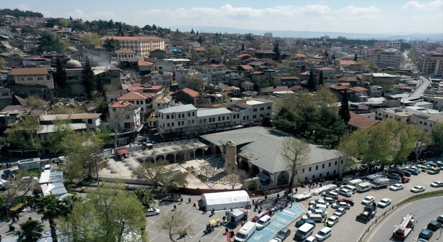 Kahramanmaraş’ta yıkılan veya hasar oluşan 556 camide ibadetler çadır mescitlerde yapılıyor