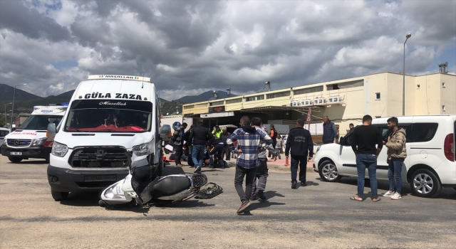 Kumluca’da motosiklet ile minibüsün çarpışması sonucu 2 kişi yaralandı