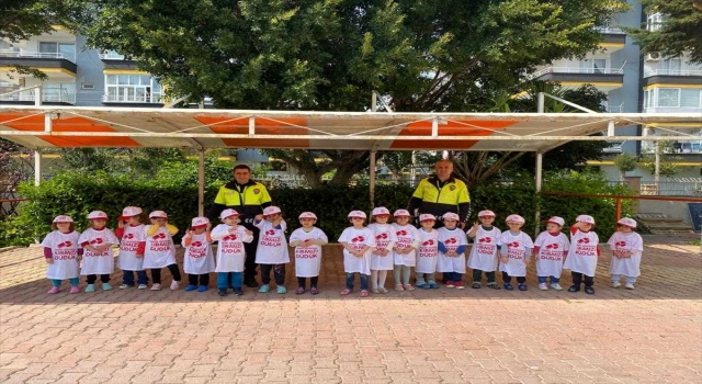 Mersin’de anaokulu öğrencilerine trafik eğitimi verildi