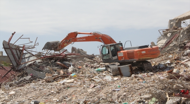 Hatay’da bina yıkım ve enkaz kaldırma çalışmaları 57 mahallede yapılıyor
