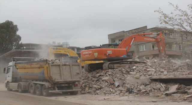 Hatay’da bina yıkım ve enkaz kaldırma çalışmaları 58 mahallede yapılıyor