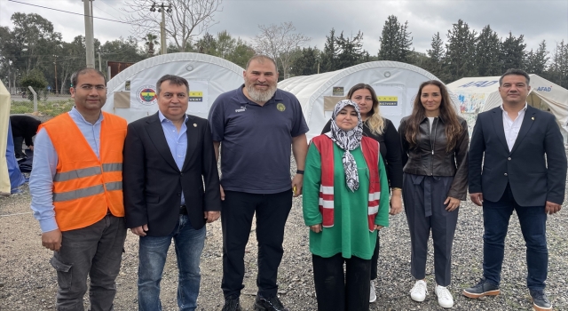 Fenerbahçe Kulübü Yönetim Kurulu Üyesi Komsuoğlu, Hatay’da depremzedeleri ziyaret etti