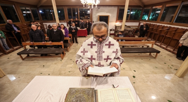 Depremde kiliseleri de yıkılan Hristiyanlar, Paskalya Bayramı’nı buruk geçiriyor