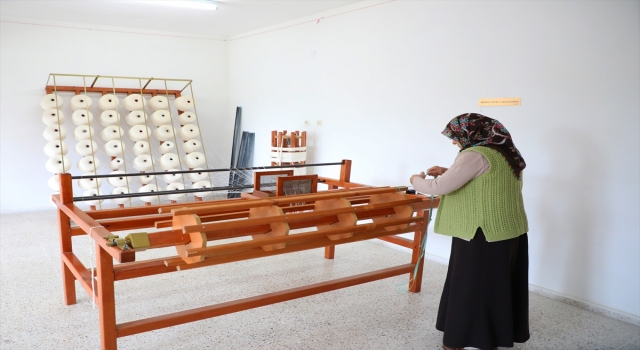 Antalya’da geleneksel gılamık dokumacılığı açılan kurslarla yaşatılıyor