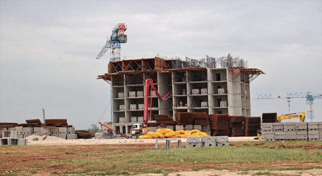 Adana’da depremzedeler için başlanan konutların inşası devam ediyor