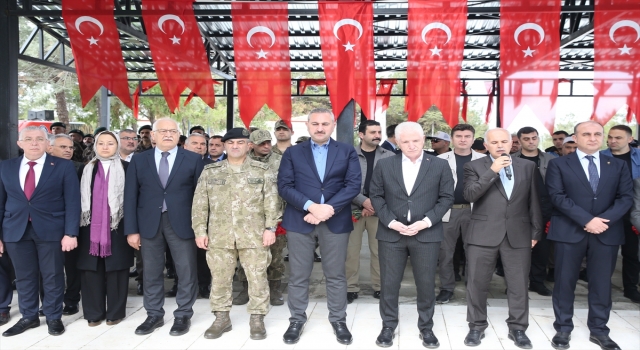Gaziantep’te arife gününde şehitliklerde program düzenlendi