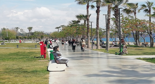 Antalya ve Muğla sahillerinde bayram tatili yoğunluğu yaşanıyor