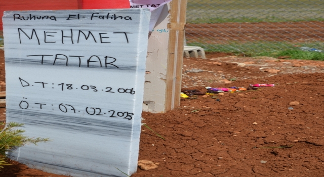 Depremden etkilenen Afşin’de mezarlıklara bayram ziyaretleri sürüyor