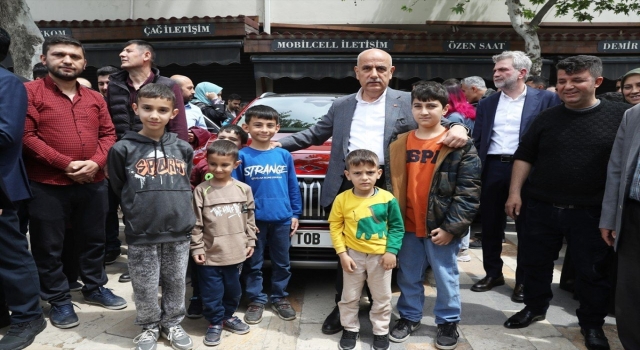 Bakan Kirişci, Türkiye’nin yerli otomobili Togg’u Kahramanmaraşlılar ile buluşturdu