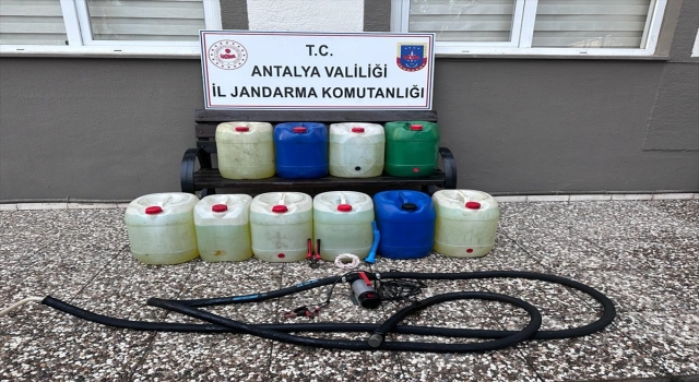 Antalya’da park halindeki kamyondan akaryakıt çalan 3 kişi gözaltına alındı