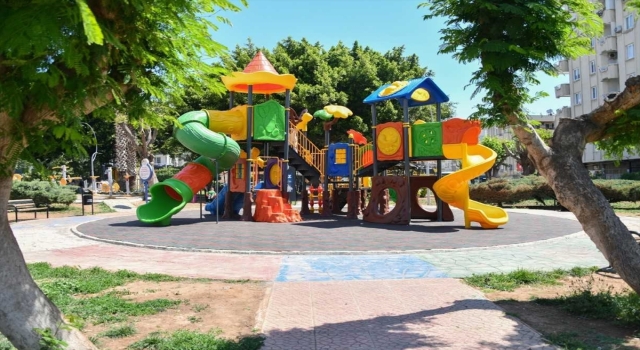 Mersin’de yakılarak zarar verilen çocuk parkı yenilendi