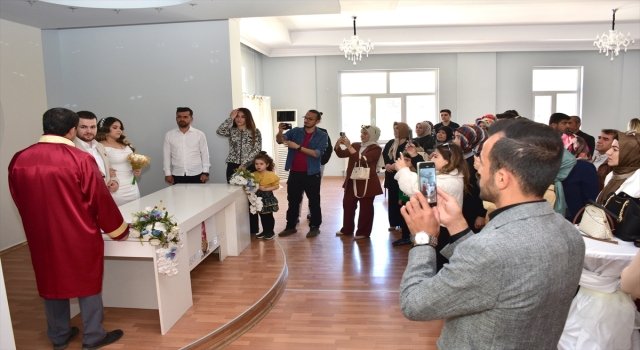 Kahramanmaraş’ta depremlerden dolayı ertelenen nikahlar  kıyılıyor