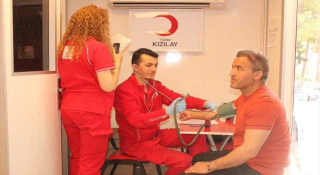 Adana’da ”İyi ki Varsın Kan Dostum” kampanyası düzenlendi