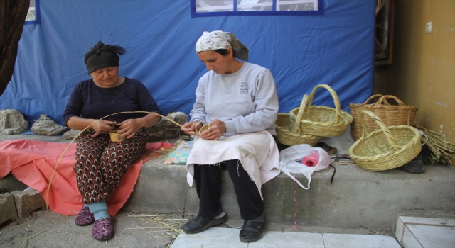 Hatay’da depremzede kadınlar ördükleri sepetlerle aile bütçesine destek oluyor