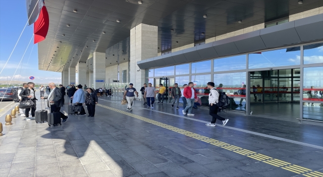 Gaziantep’te hava sahasında ”şüpheli cisim” bulunduğu iddiasıyla 12 saat seferler yapılamadı