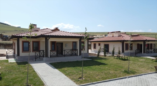 Bakan Kurum, Gaziantep’te depremzedeler için yapılan köy evlerinin görüntülerini paylaştı: