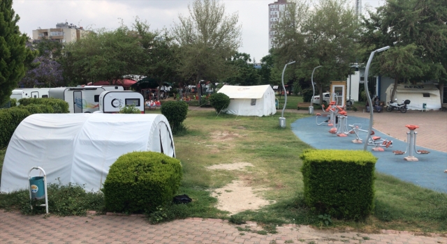 Adana’da polisler depremzede çocuklarla futbol oynadı