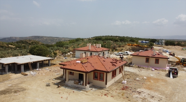 Hatay Altınözü’nde depremzedeler için köy tipi afet evlerinin yapımı sürüyor