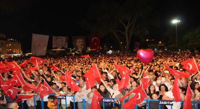 Sanatçı Ali Kınık, Manavgat’ta konser verdi
